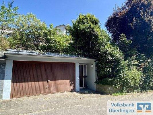 Ansicht Garage und Treppenaufgang