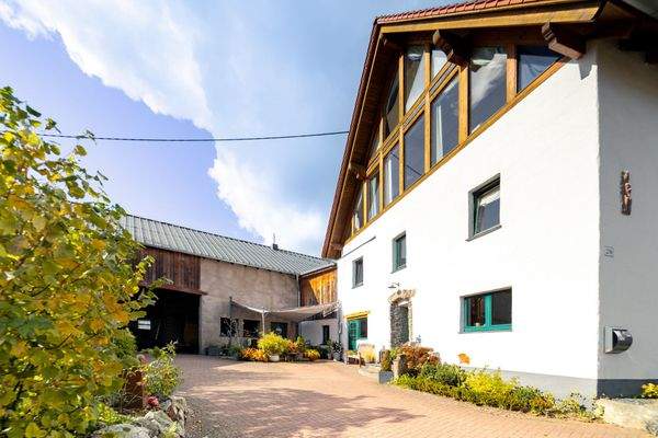 Hofeinfahrt zur Sonnenecke