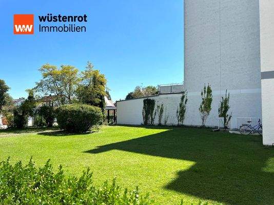 Grünanlage vor dem Haus