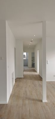 Flur - Richtung Kinderzimmer Nr. 3.jpg