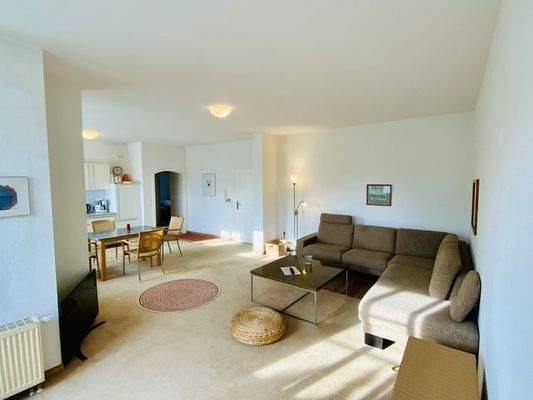 Wohnzimmer mit Blick zur Küche