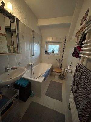 28 Badezimmer 1. OG.jpg