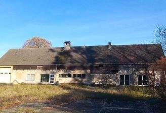 Front mit Werkstatt und rechts Wohneinheit