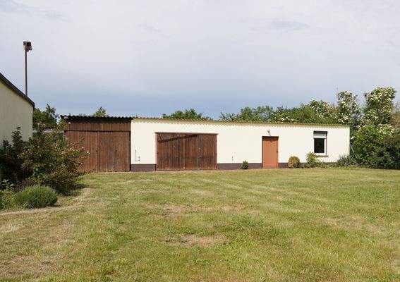 weiteres Nebengebäude