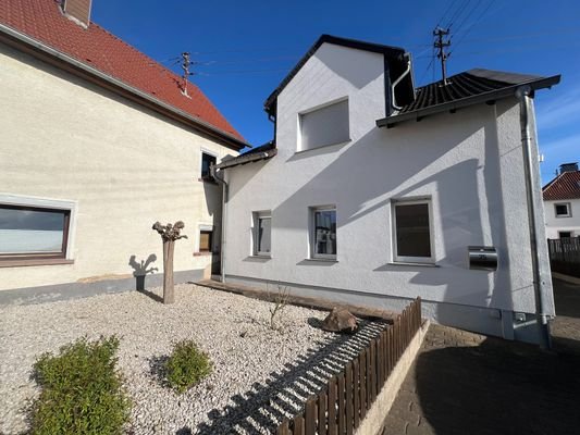 Haus 1 mit Vorgarten