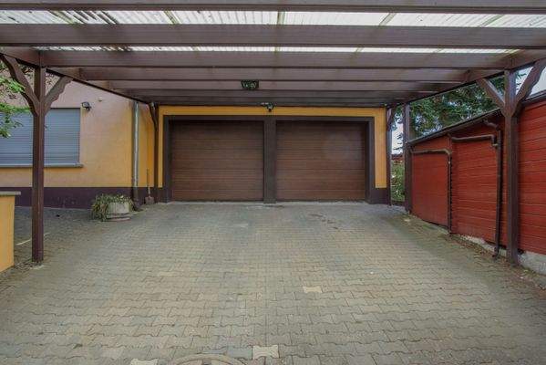 Carport und Garagen