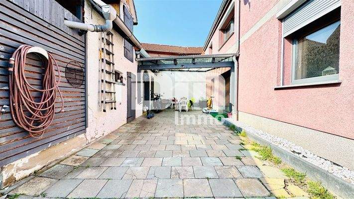 Terrasse / teilüberdacht