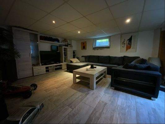 wohnlich ausgebauter Kellerraum