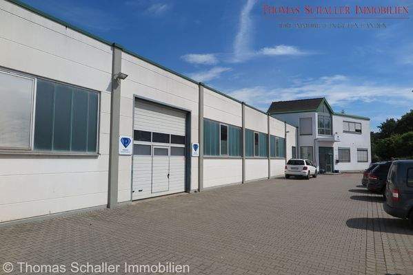 Hausansicht - Stellplätze