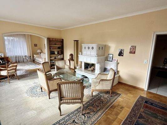 Wohnzimmer im Erdgeschoss mit Kaminofen