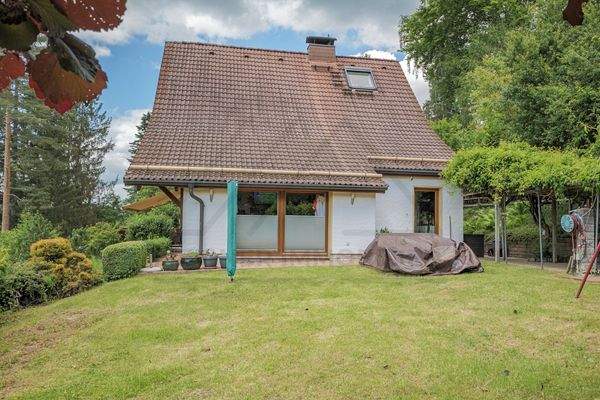 Seitenansicht vom Garten aus