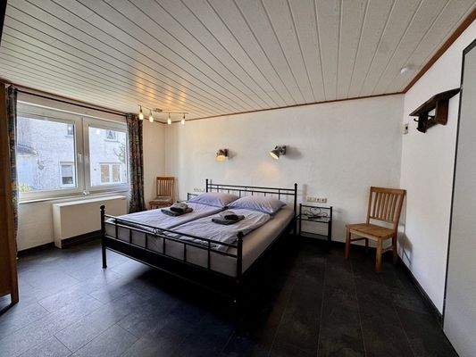 2. Schlafzimmer OG 