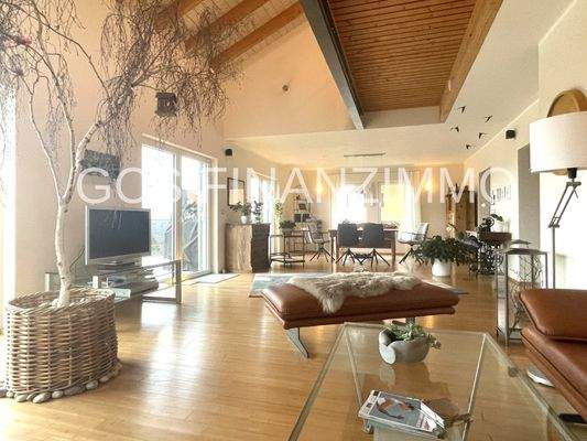 Blick vom Wohnzimmer in den Essbereich