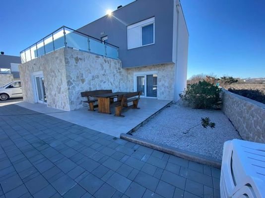 villa-mit-pool-200-m-vom-meer-entfernt (2)