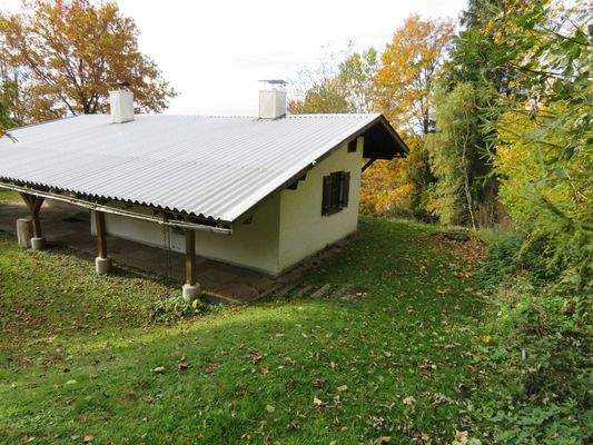 überdachter Zugangsbereich 