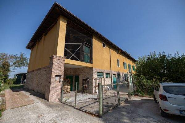 Außenansicht - Ecke ehem. Strohlager