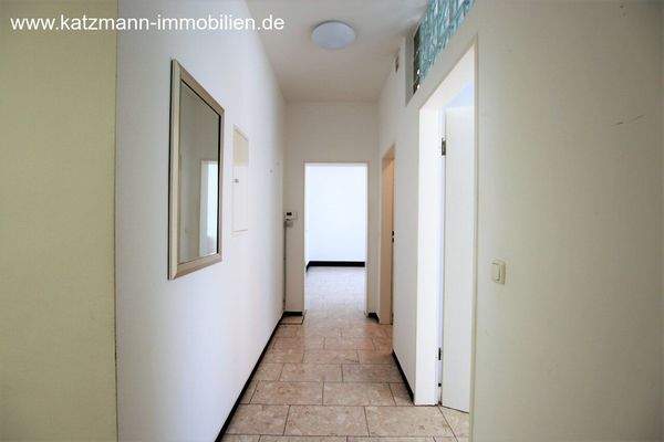  Flur zu den Sprechzimmern