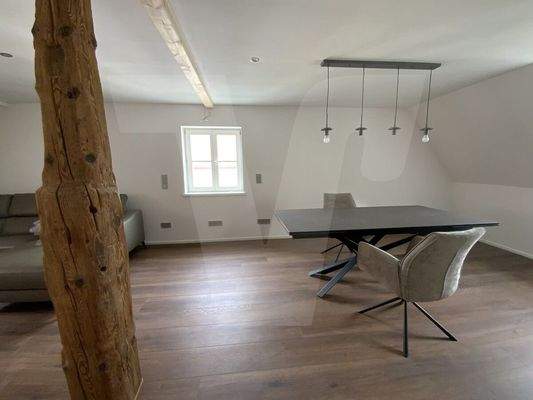 Beispielhafte Wohnraumgestaltung (aus der DG-Wohnung)