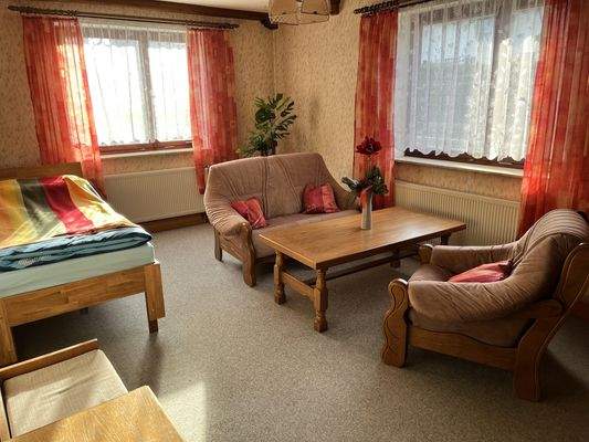 zusätzliches, helles Zimmer im Erdgeschoss