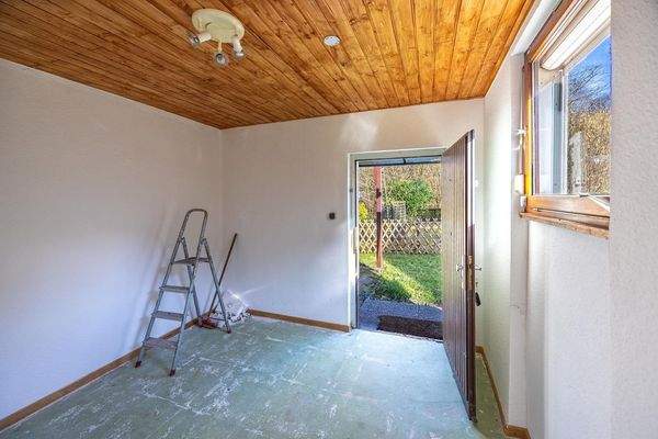 UG: Raum mit Ausgang zum Garten