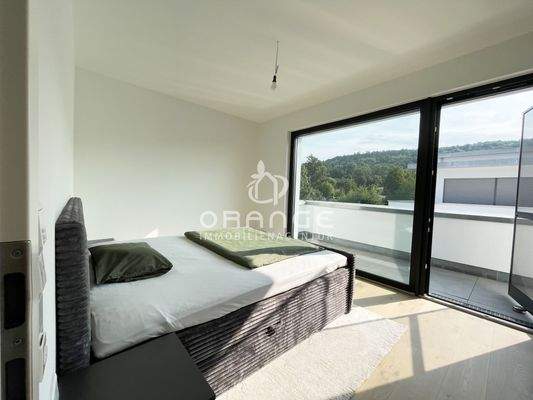 ...nach Osten ausgerichtet, natürlich mit Fliegenschutztüre ausgestattet.