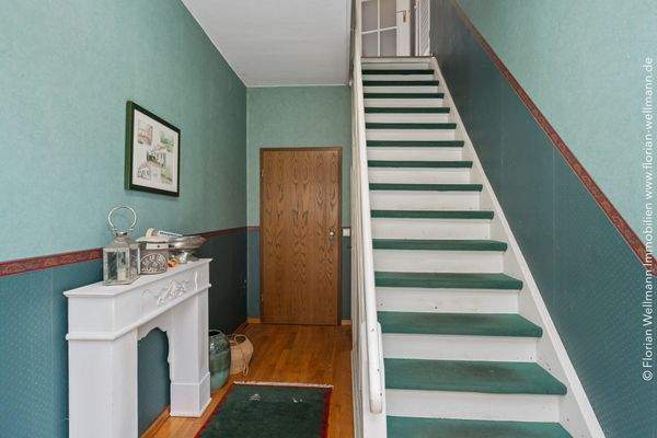 ... Treppe ins Dachgeschoss