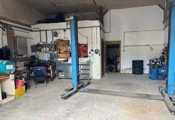 Kleine Autowerkstatt