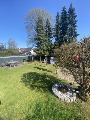 Garten- Blick von der Terrasse