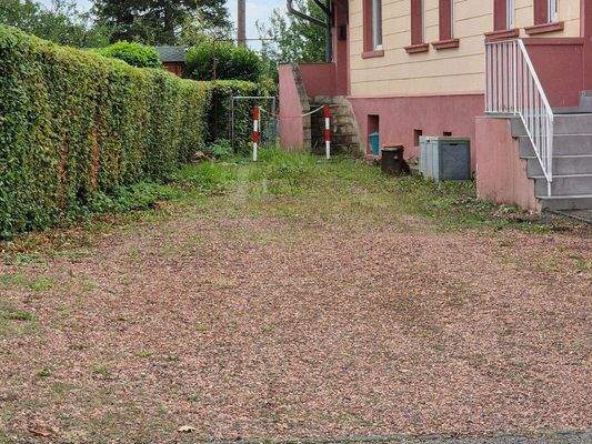 Straßenansicht Einfahrt