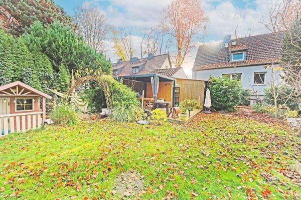 Hausansicht / Grundstücksseite