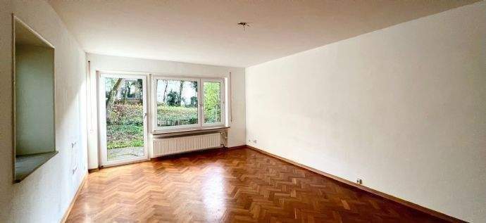 Wohnzimmer mit Terrassen / Gartenzugang