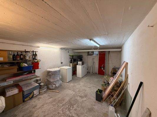 großes, abgeschlossenes Kellerabteil