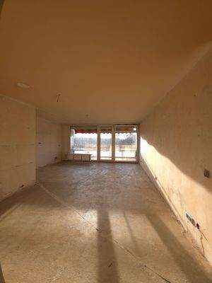 Wohnzimmer mit Blick zur Loggia