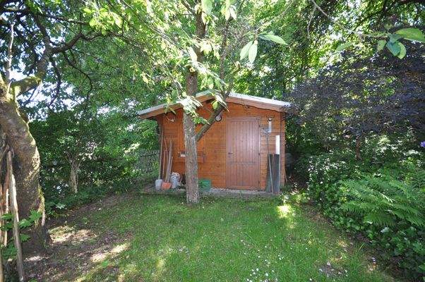 10 Gerätehütte für Gartengeräte.JPG