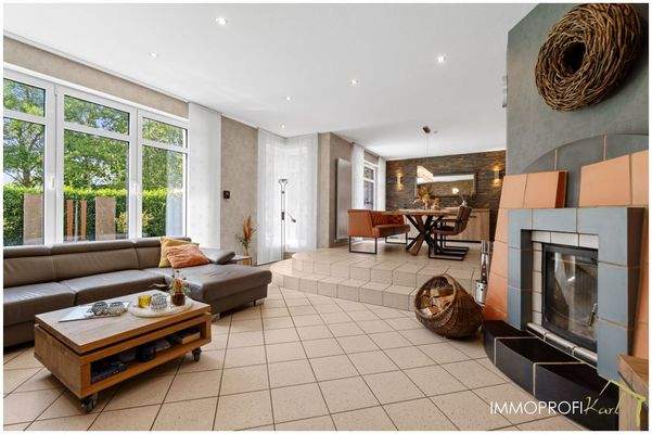 12. Wohn.-Esszimmer mit Kamin.jpg