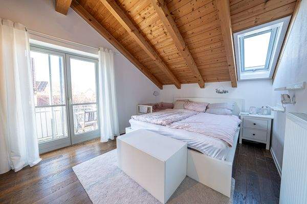 Schlafzimmer Dachgeschoss Bild 1