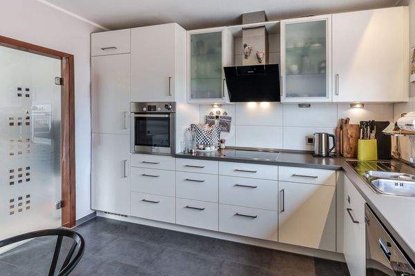 Moderne Hochglanz-Küche