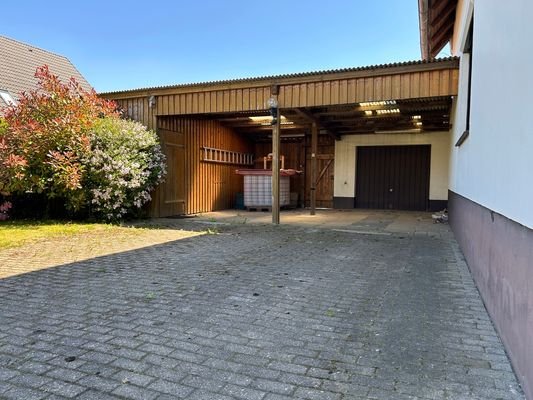 Garage, Doppelcarport und "Partyraum"