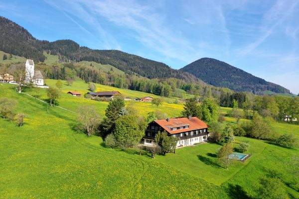 Ein Anwesen mit Charakter. Wohnen mit Weitblick.