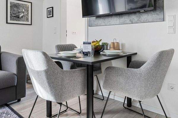 hochwertig möbliert