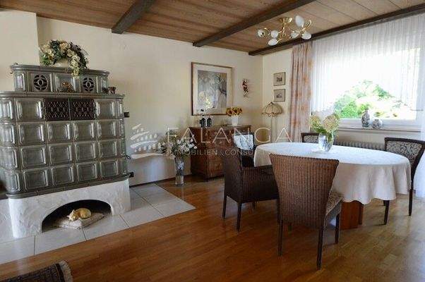 Essbereich mit Kamin