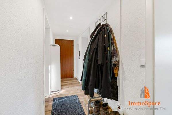 Flurbereich mit viel Platz für eine Garderobe