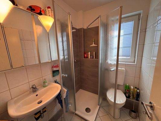 Badezimmer mit Dusche OG
