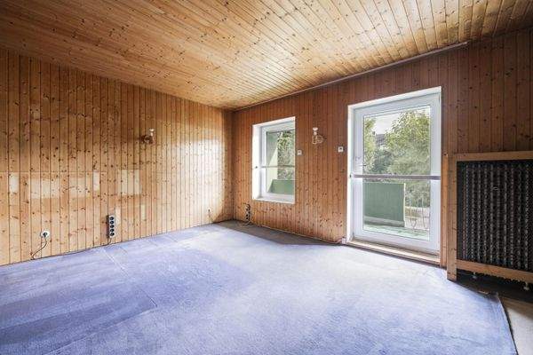 Schlafzimmer mit Zugang zum Balkon