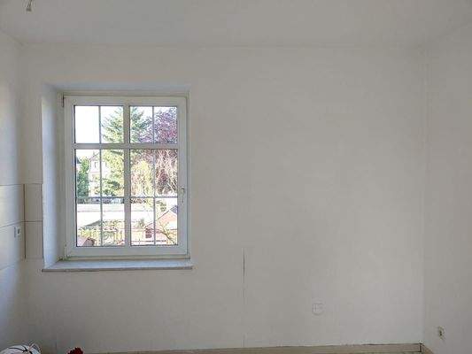 Helles Zimmer mit Fenster