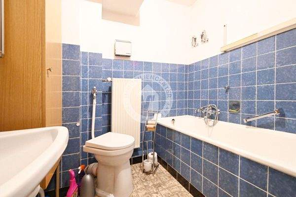 Badezimmer (Blick 2)