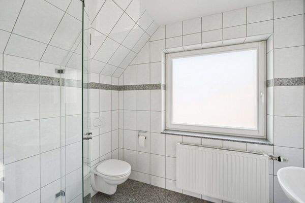 Badezimmer mit Dusche