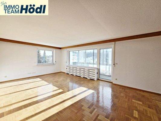 großes Wohn- und Esszimmer