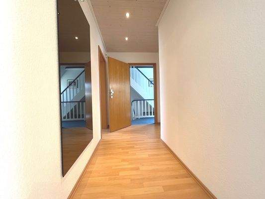 Schnörkellos ist der Flur im Obergeschoss