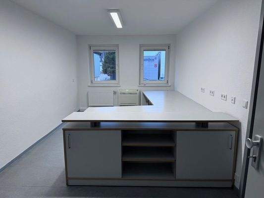 Büro möbiliert